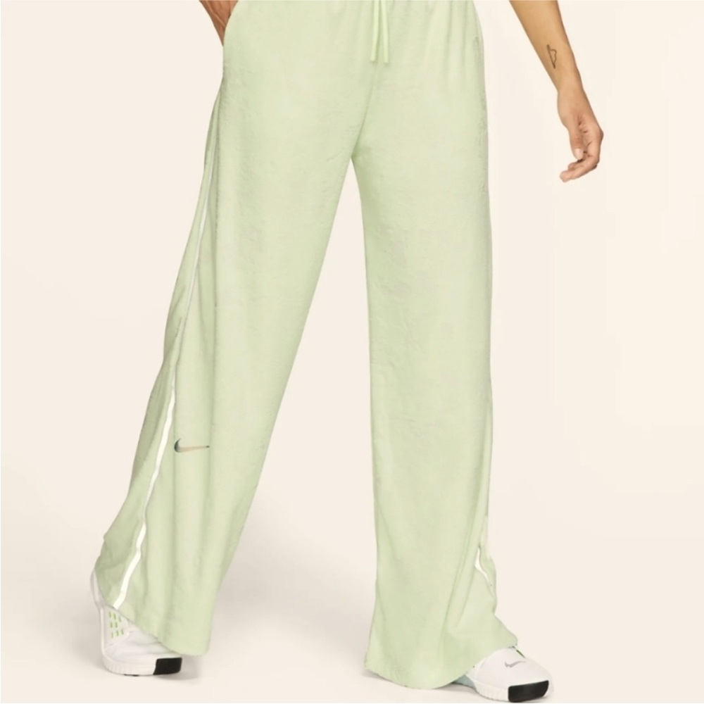 Nike City Ready Wide Leg Sweatpants size M